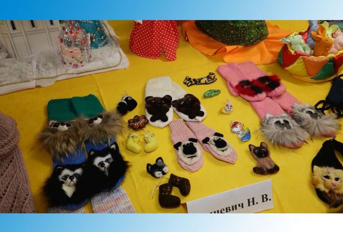 Выставка декоративно-прикладного искусства в библиотеке ГДО