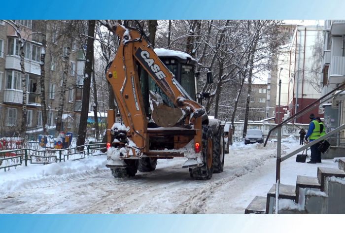 Прежде, чем уберут снег, уберите машины!