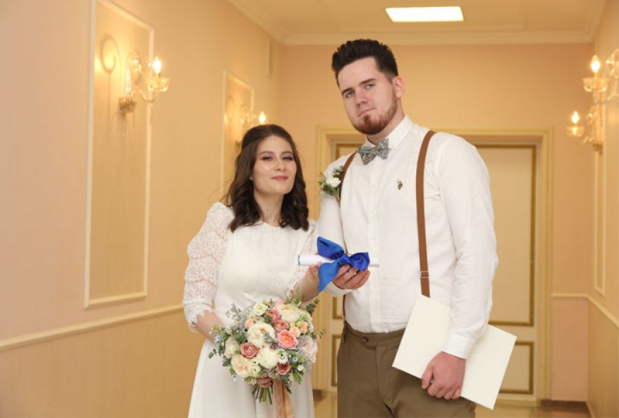 Молодожены Сергиева Посада написали письмо в будущее