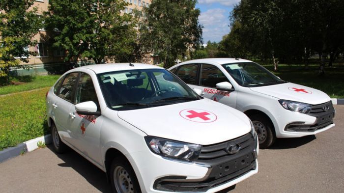 Два новых автомобиля марки &laquo;Лада Гранта&raquo; поступили в службу неотложки
