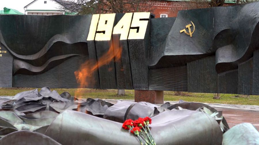 Мемориал &laquo;Вечный огонь&raquo; проинспектировали народные избранники