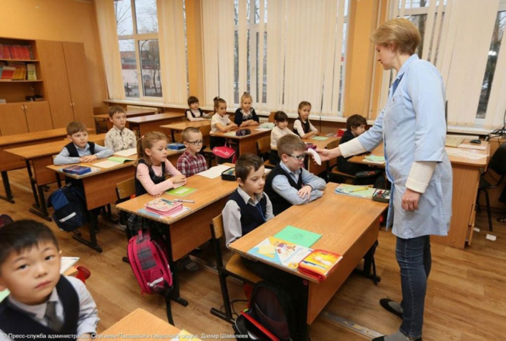 В школах Подмосковья объявили трехнедельные каникулы