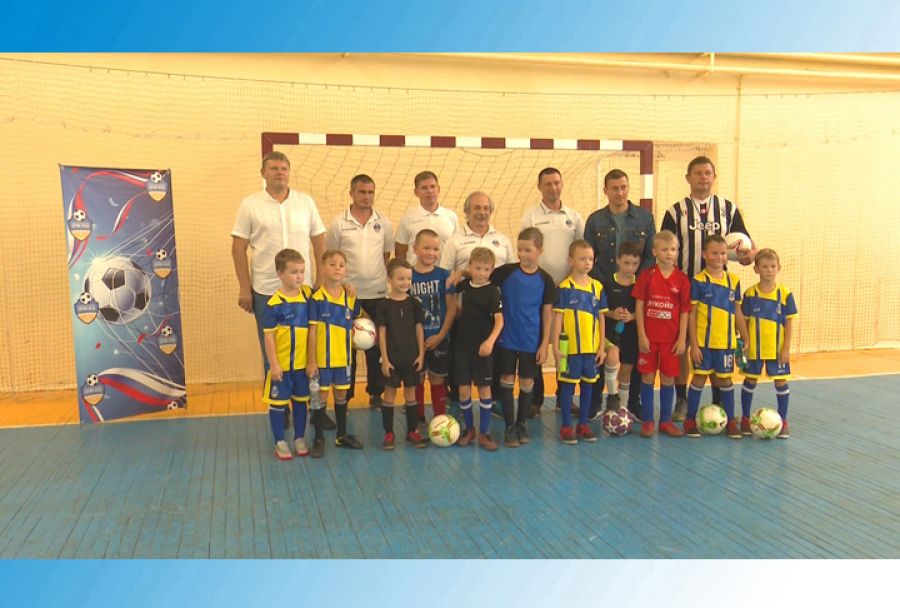 Олимпийский чемпион поздравил тренеров &laquo;Темпа&raquo; с днём физкультурника