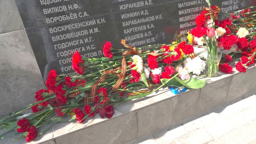 Торжественный митинг у мемориала в Птицеграде