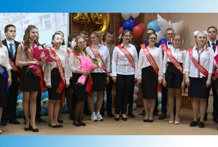 Российские школьники получат аттестаты без сдачи экзаменов