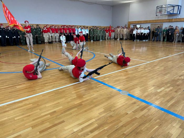 Смотр строя и песни юнармейских отрядов