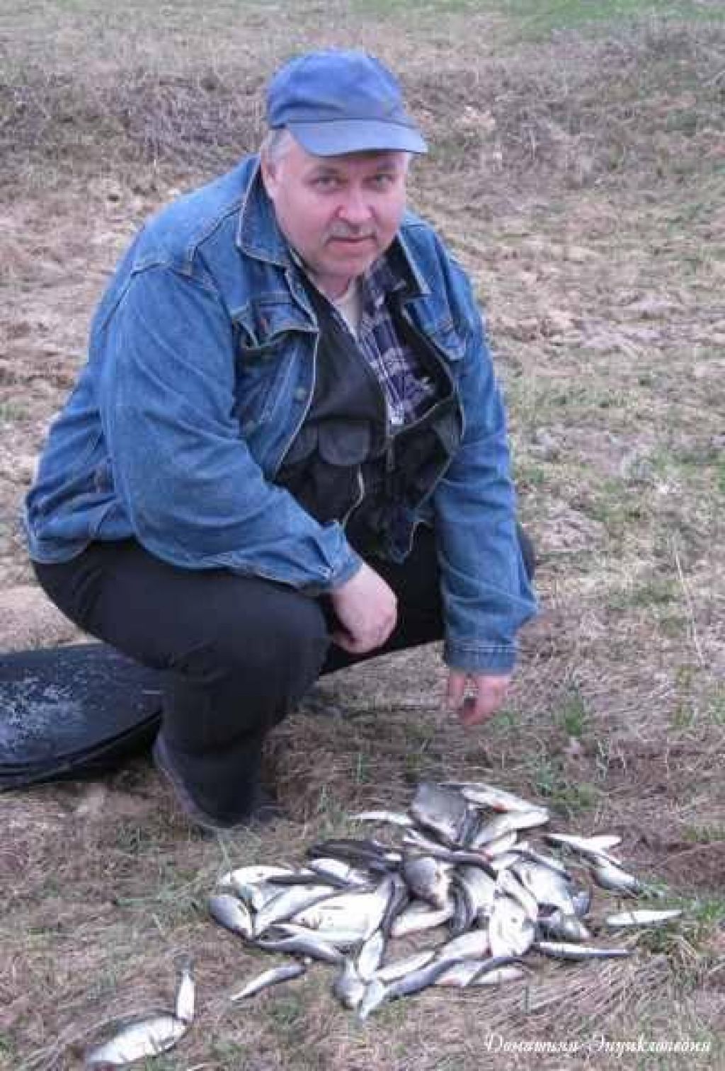 Ловля рыбы в толще воды с водоналивным поплавком