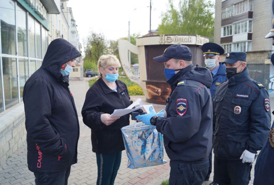 В Сергиевом Посаде сотрудники полиции провели профилактические беседы с жителями округа