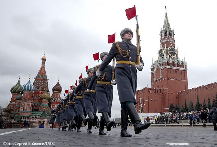 На Красной площади завершился марш в честь парада 7 ноября
