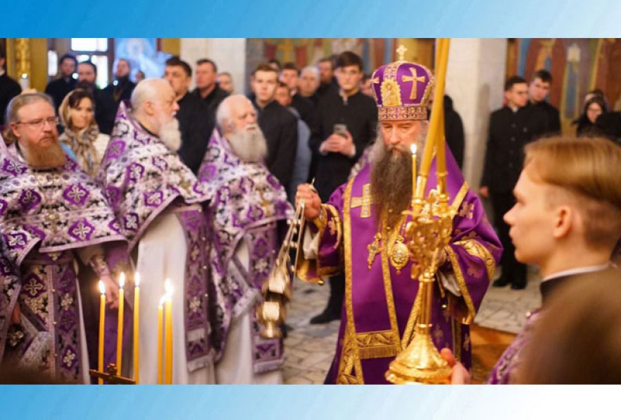 Божественная литургия в Покровском храме Московской духовной академии