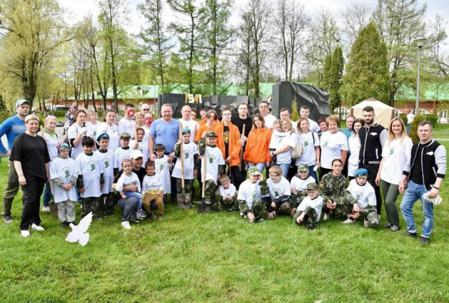 У Мемориала Славы обновили Сад памяти