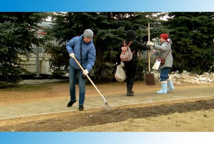 Наводить чистоту в городе начали с вокзала