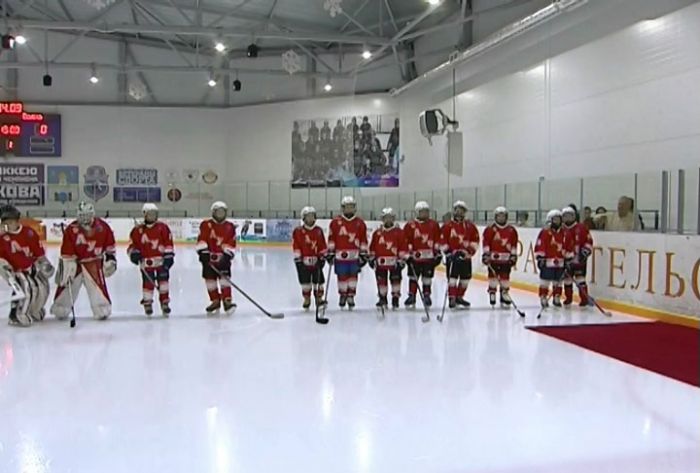 В Ледовом дворце состоялся турнир по хоккею имени Станислава Петухова