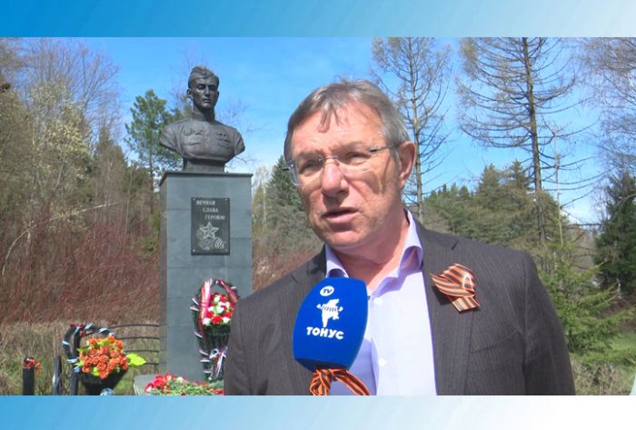 Константин Негурица возложил цветы вместе с жителями Лесхоза