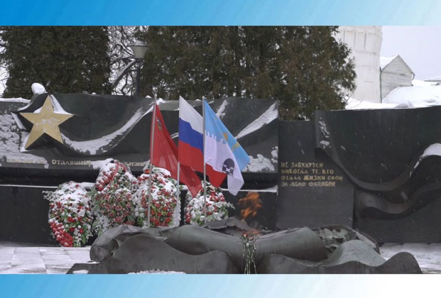 Возложение цветов к Мемориалу славы