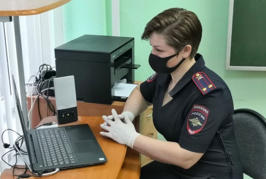 Полицейские УМВД России по Сергиево-Посадскому району провели онлайн-лекцию для школьников