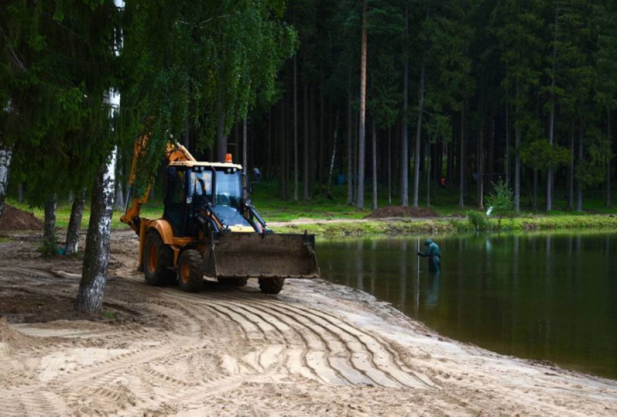 Макаркин пруд в Пересвете чистят от ила, тины, обилия водорослей и мусора