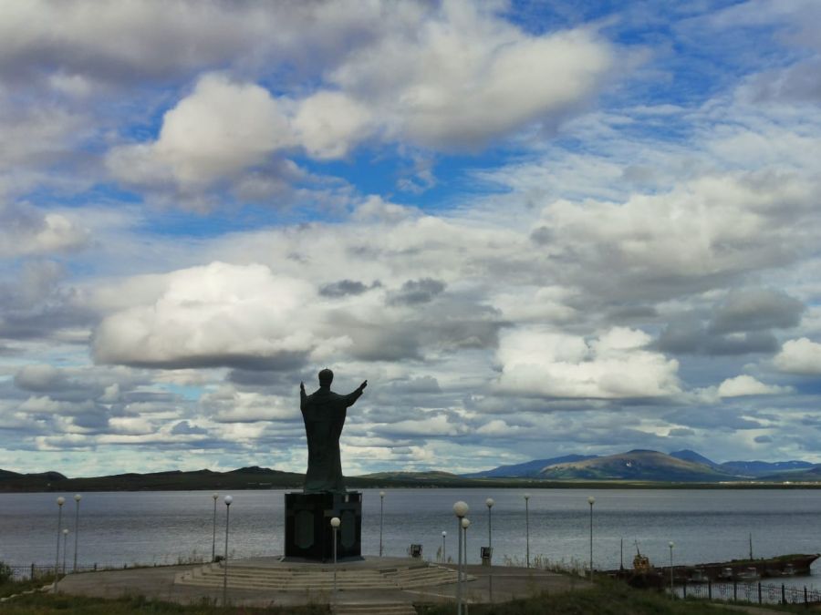 «Нарьян-Мар мой, Нарьян-Мар. Городок не велик и не мал. У Печоры у реки...»