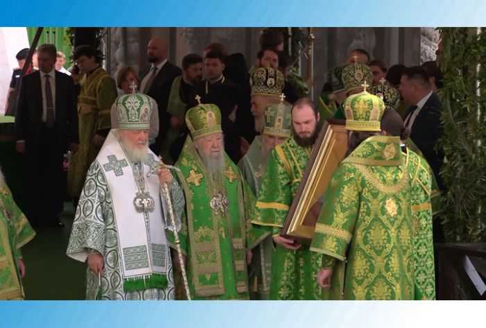Праздничная литургия в Троице-Сергиевой Лавре