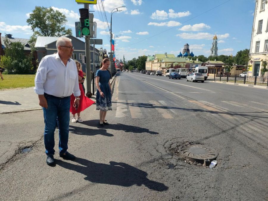 Состояние центральной улицы города проверил Сергей Тостановский