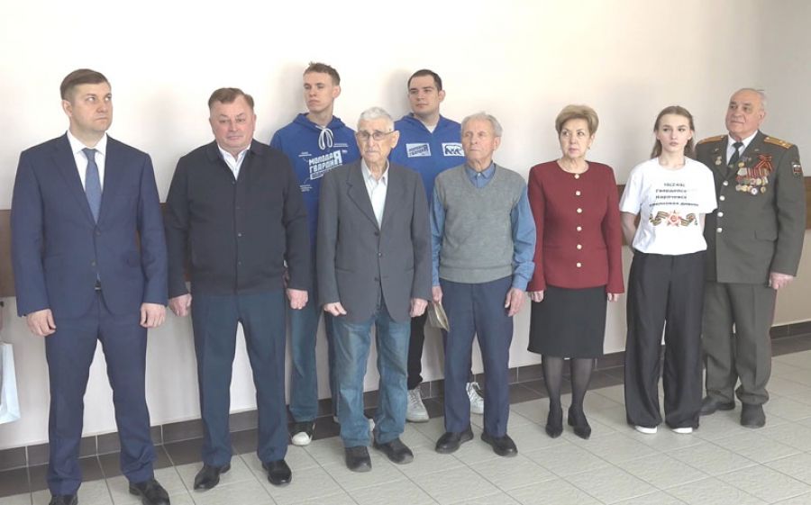 В школе №8 почтили память Юрия Гагарина