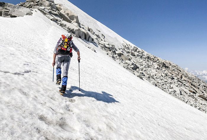 Немецкий альпинист упал в расселину скалы и провел в ней пять дней