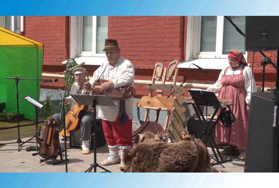 Народные гуляния на ул. Карла Маркса