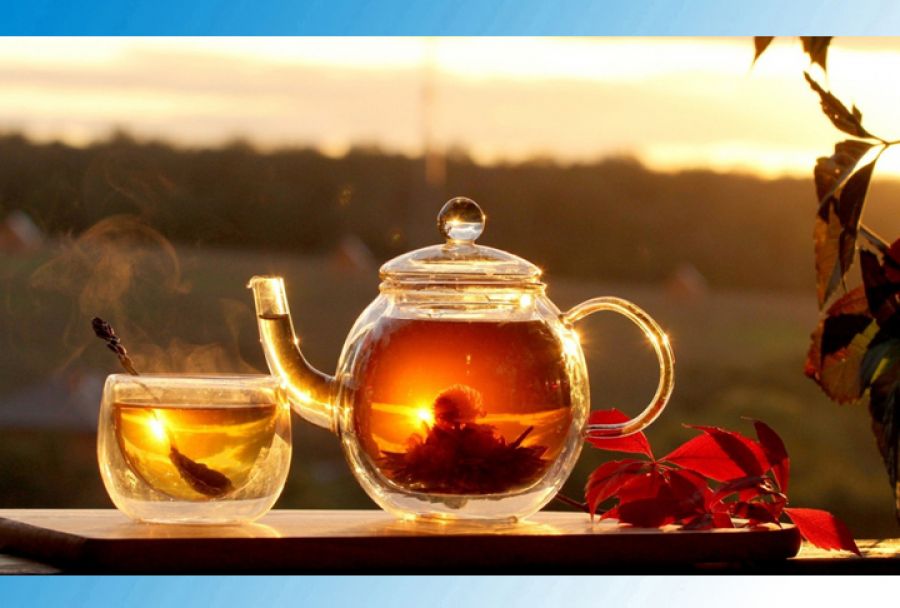 Терапевт рекомендовала пить горячий чай для охлаждения в жару