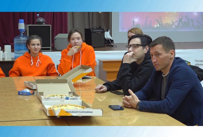 Александр Легков поздравил студентов