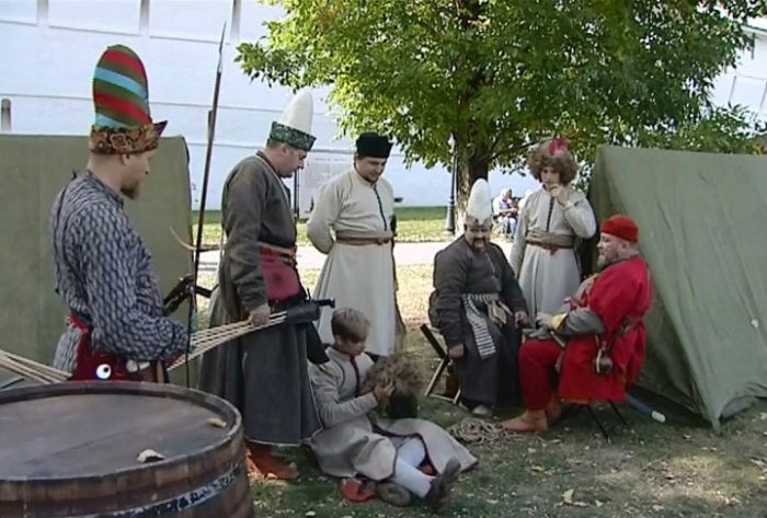 В полдень на Красногорской площади начался исторический фестиваль