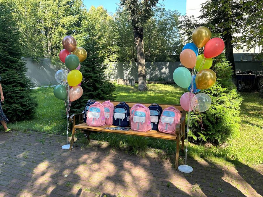 Будущим первоклассникам вручили школьные принадлежности