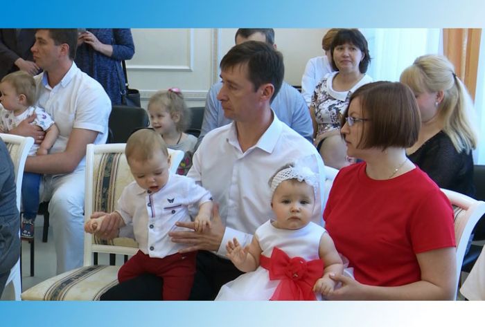 Двойная радость счастливых родителей