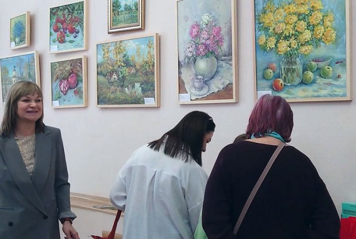 Ольга Критская представила выставку художественных работ