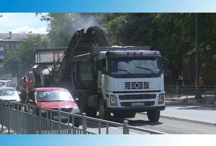 На Угличе затруднено движение во время ремонта дорог