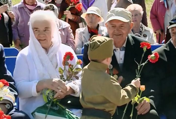 Торжественный митинг у мемориала Славы