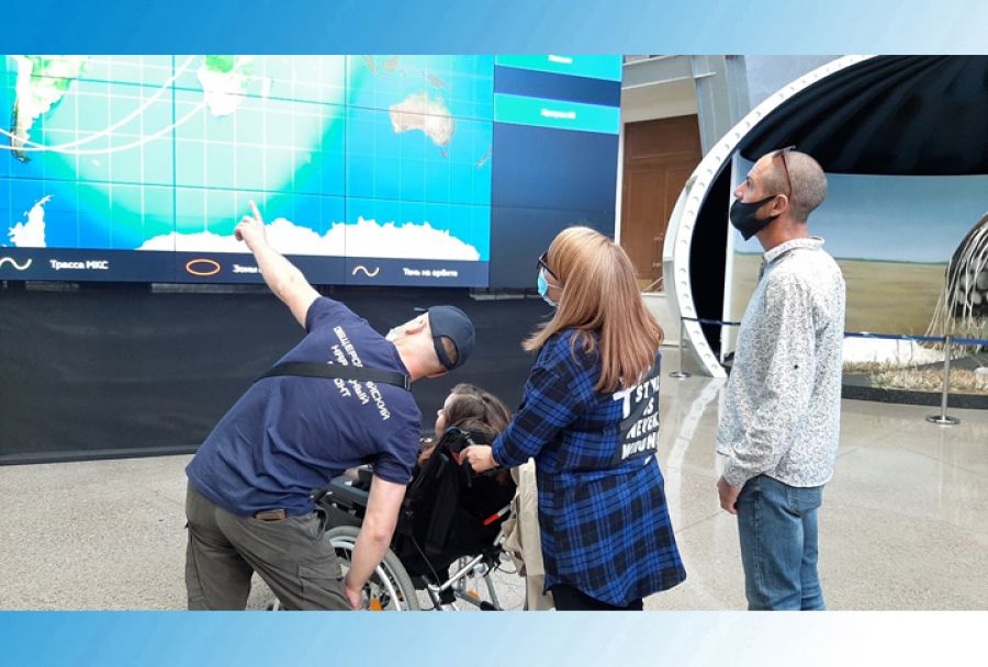 Мечта &ndash; увидеть Москву: Народный фронт организовал экскурсию на ВДНХ для девушки-инвалида из Сергиева Посада