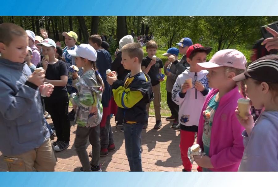 На «Скитских прудах» в День защиты детей раздавали мороженое