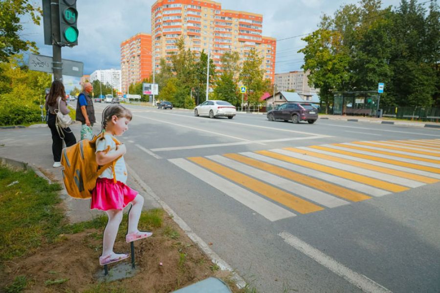В Сергиево-Посадском округе на пешеходных переходах у школ устанавливают фигурки детей