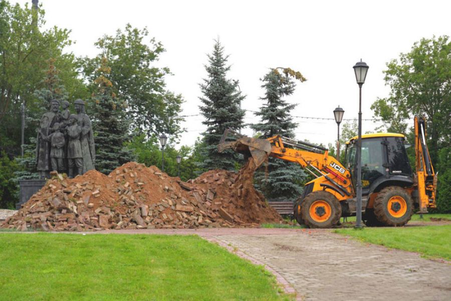 Начался ремонт памятника родителям Сергия Радонежского