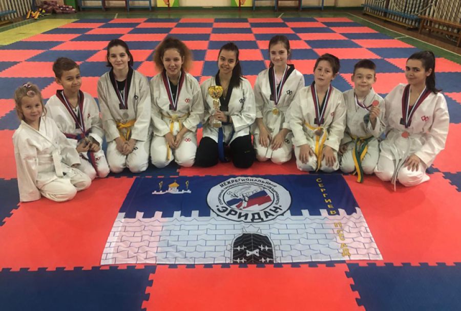 Команда 6-й школы получила серебро на турнире по керуги