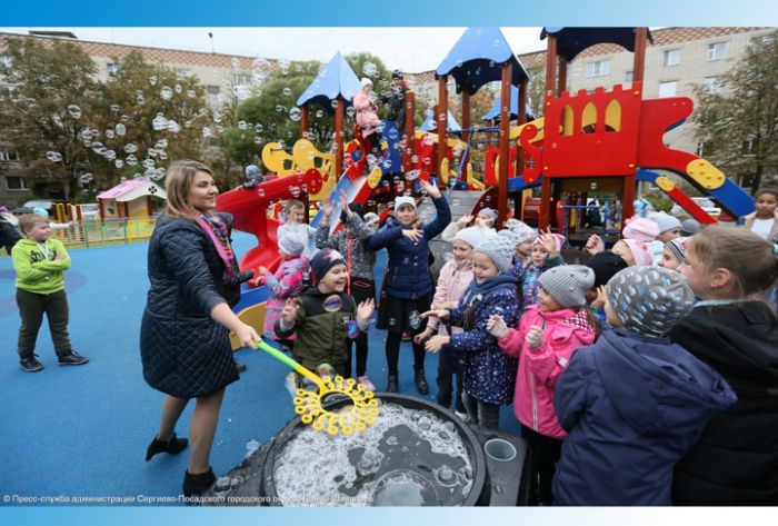Две новые детские площадки открыли в Хотькове