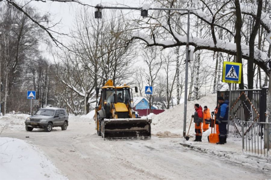 В Сергиево-Посадском округе продолжают устранять последствия снегопадов