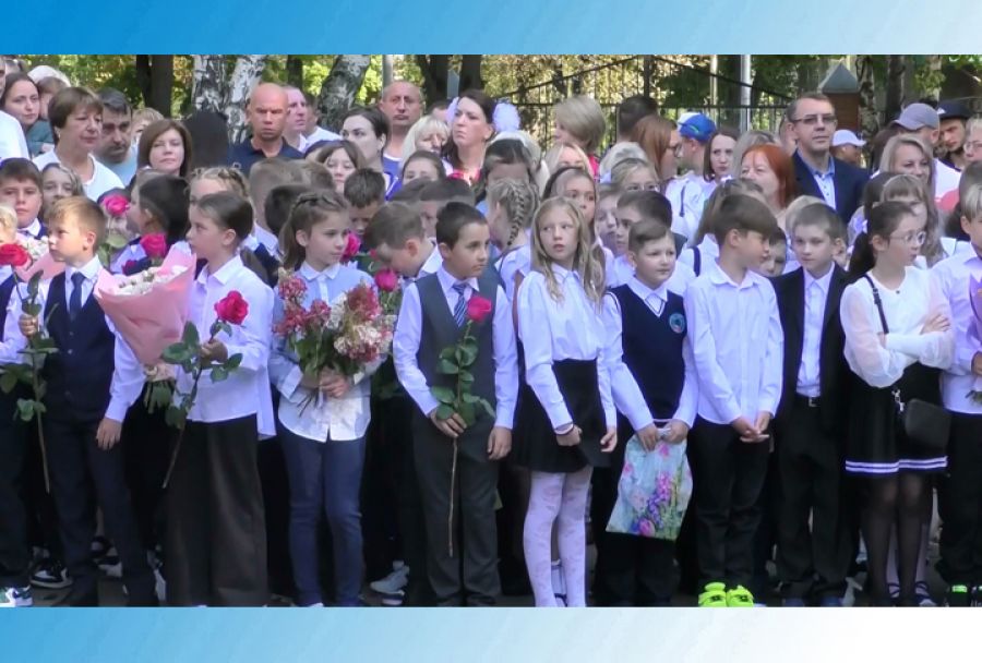 Учебный год в школе №16 начали с благодарности учителям