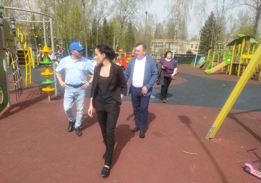 Осмотр детской игровой площадки в мкр. Ферма на Бульваре Свободы