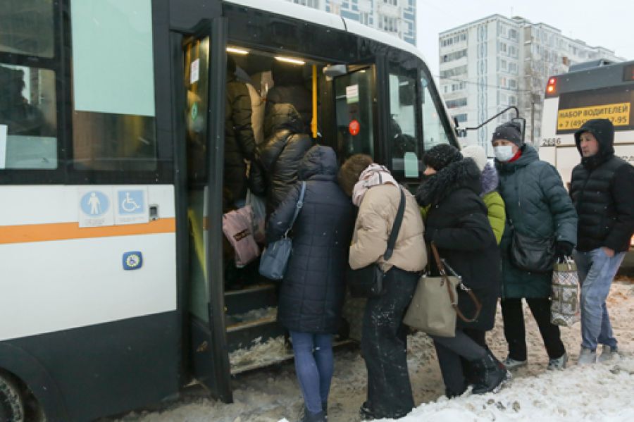 Проблемы транспортных перевозок обсудили депутаты окружного Совета