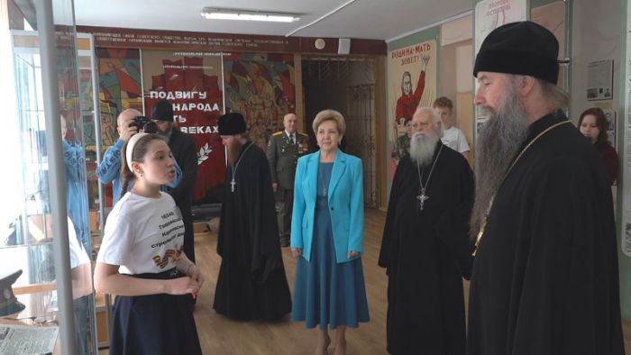 Музей Боевой Славы  в школе №8 посетил Епископ Кирилл