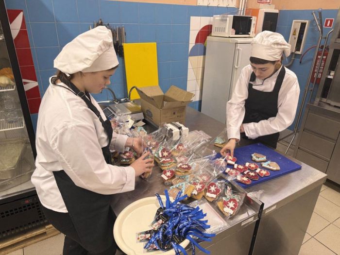 Студенты Сергиево-Посадского колледжа подготовили сладкий подарок для детей из Курской области