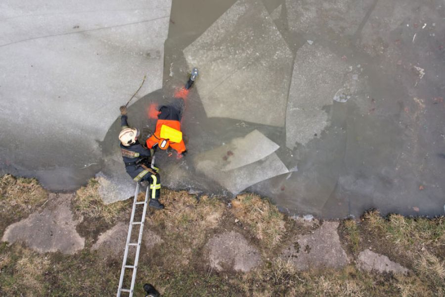 В Сергиево-Посадском округе спасатели провели учения на весеннем льду