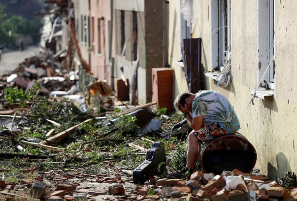 Около 300 человек пострадали из-за торнадо в Чехии