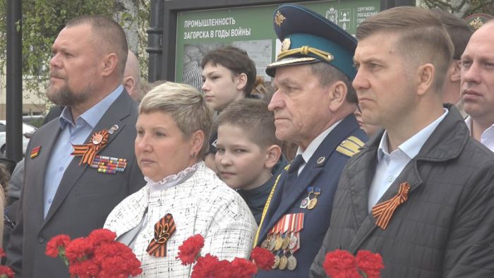 Торжественный митинг на бульваре Кузнезова